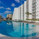 Blue Gold Escape - Ocean View, Airco, Heated Pool Appartement *