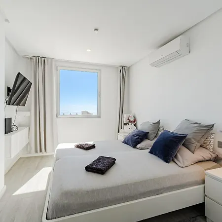 Blue Gold Escape Apartment *