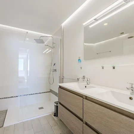 Blue Gold Escape Apartment *