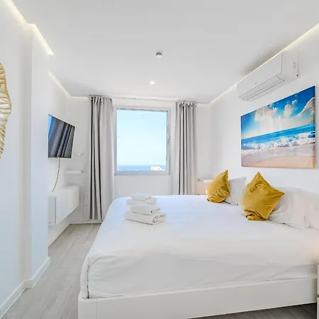 Blue Gold Escape - Ocean View, Heated Pool, Lounge Area, Ac
